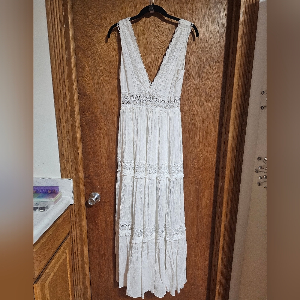 Forevwr 21 Elegant White Lace Maxi Dress
